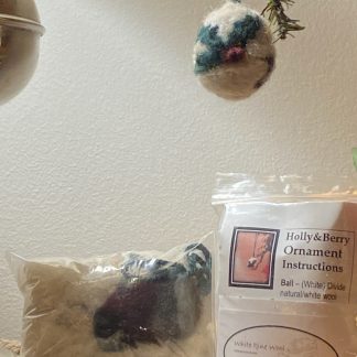 Holly & Berry Ornament Kit
